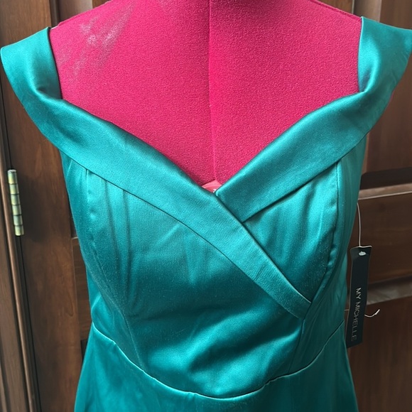 My Michelle  Holiday Emerald green Satin Dress   Off the shoulders   Size 11 NWT - Picture 4 of 11